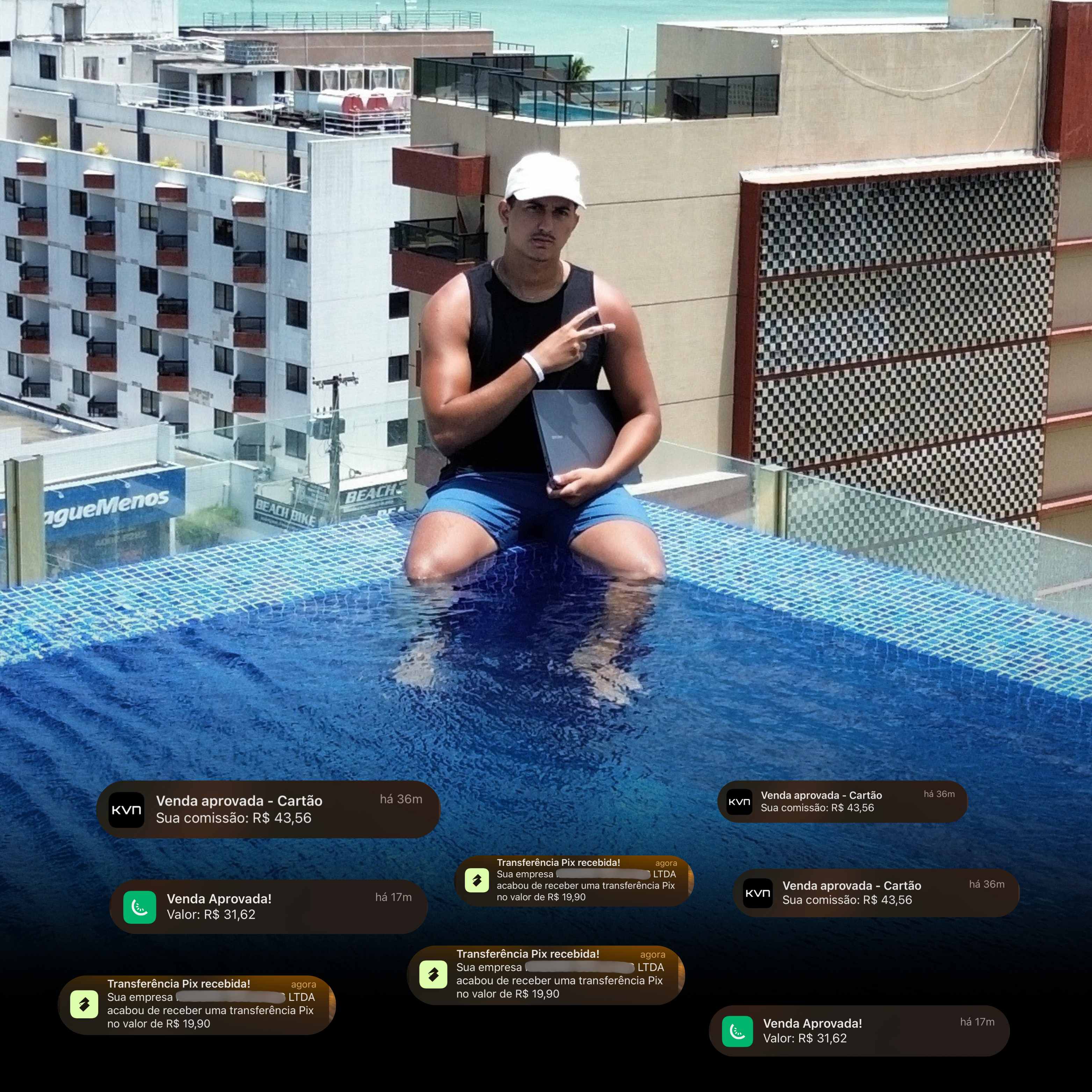 Empreendedor digital na piscina infinita com laptop - lifestyle de liberdade financeira e geográfica